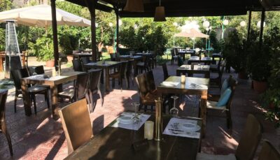 kuzina-galerie https://www.tripadvisor.dk/Restaurant_Review-g1574391-d10731798-Reviews-Kuzina_Galerie_Traditional_Restaurant-Agii_Apostoli_Chania_Town_Chania_Prefectu.html